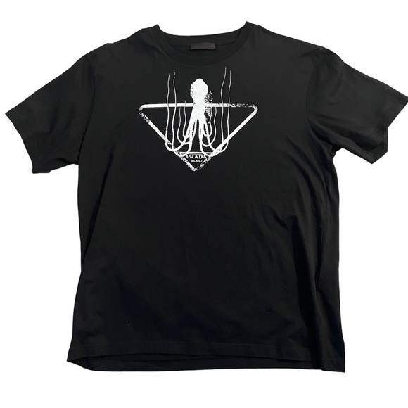 Men’s Prada t-shirt